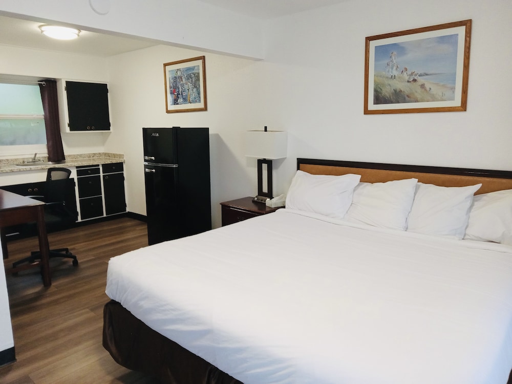 Blue Coast Inn and Suites 3/41