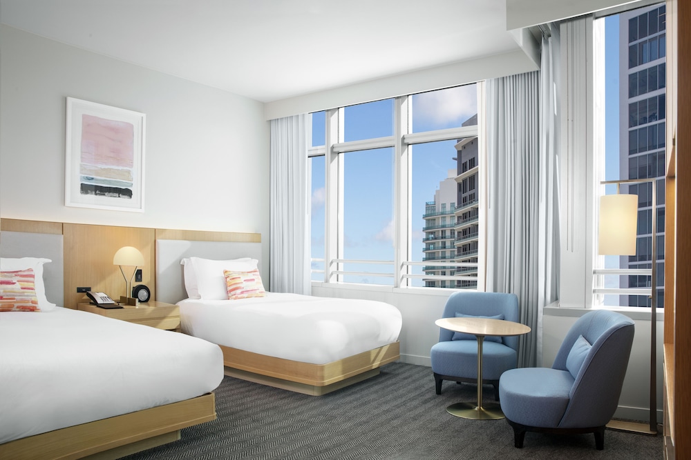 Hotel AKA Brickell 12/50