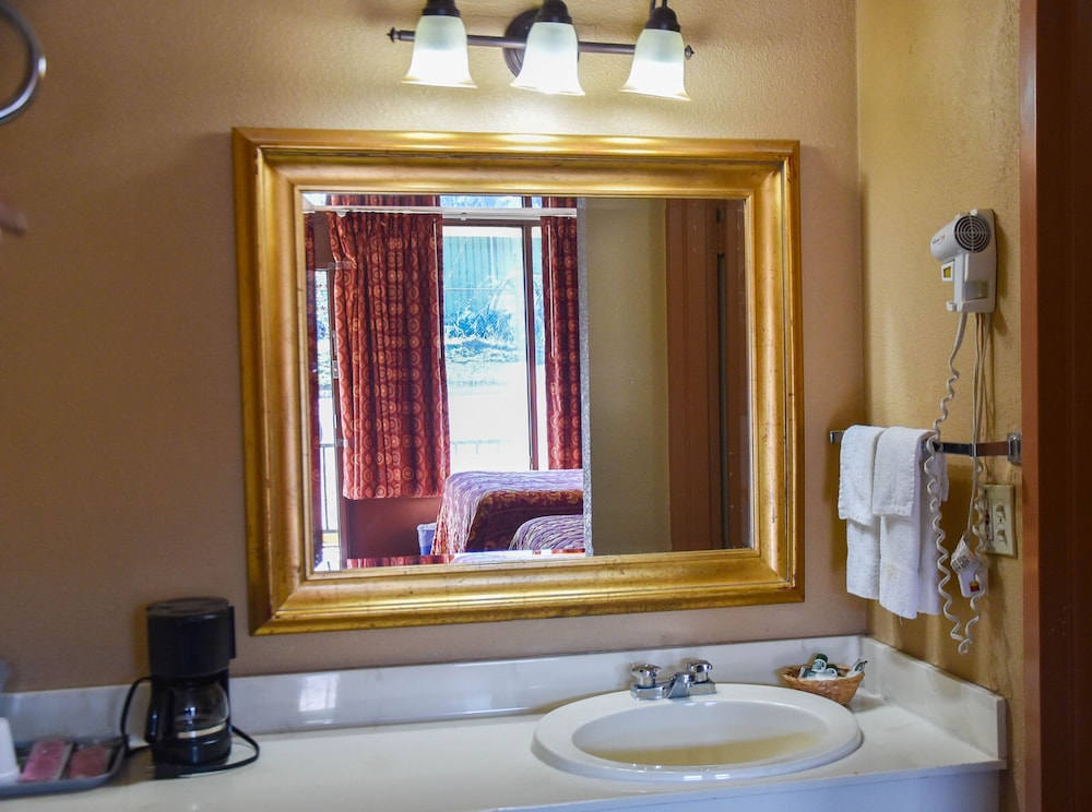 Homeplace Inn 50/51