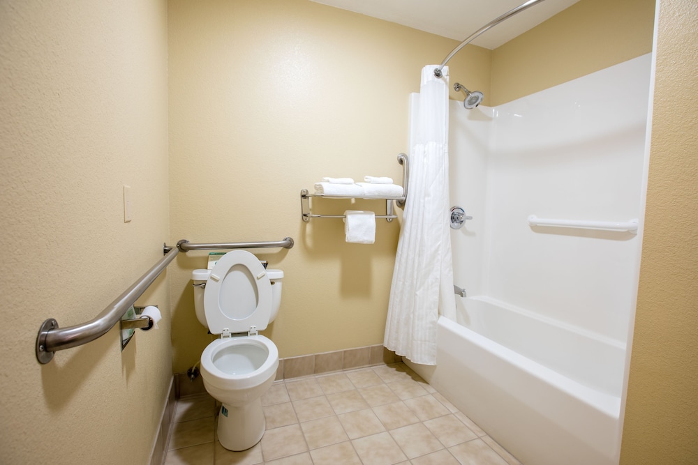 Relax Inn &amp; Suites 73/82