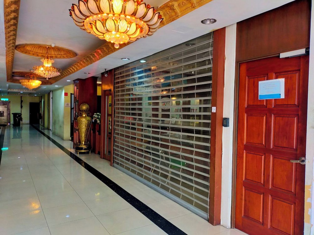 OYO 998 Queen City Hotel 13/50