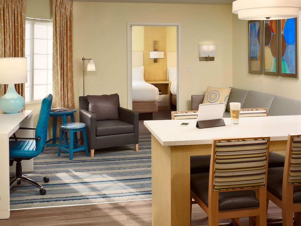 Staybridge Suites Burlington - Boston 45/67