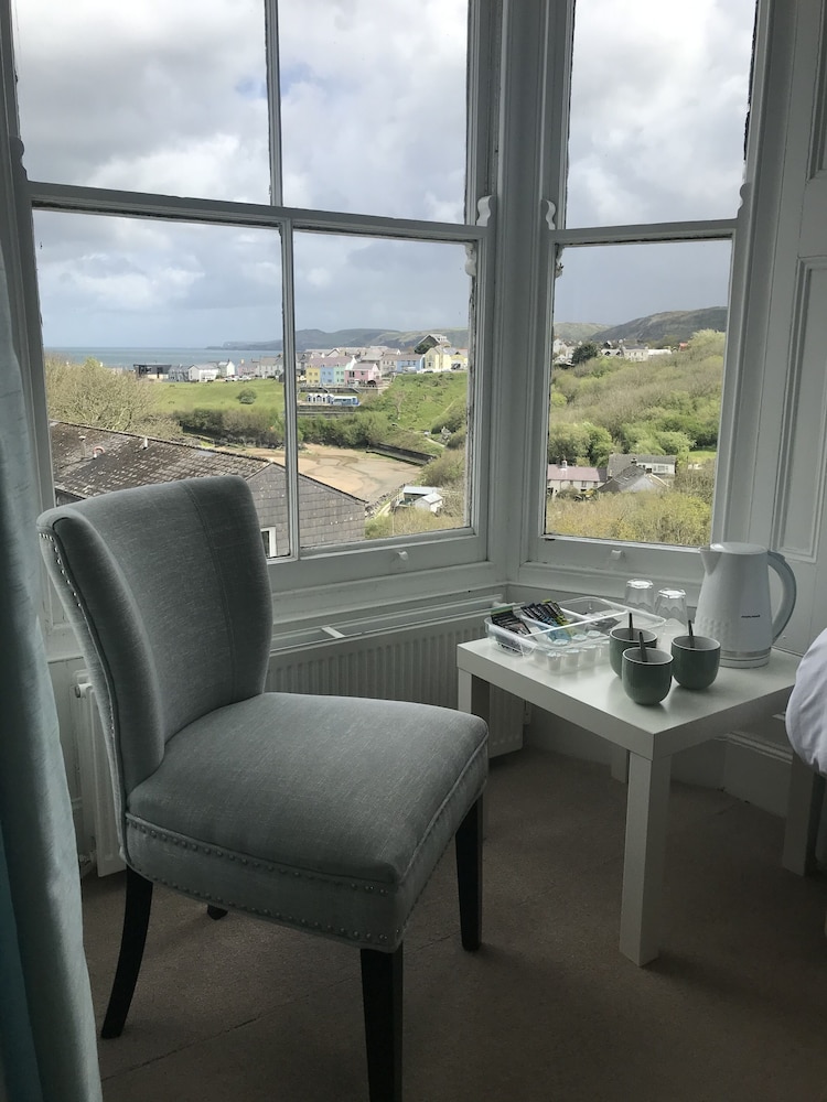 Highcliffe Hotel 28/48