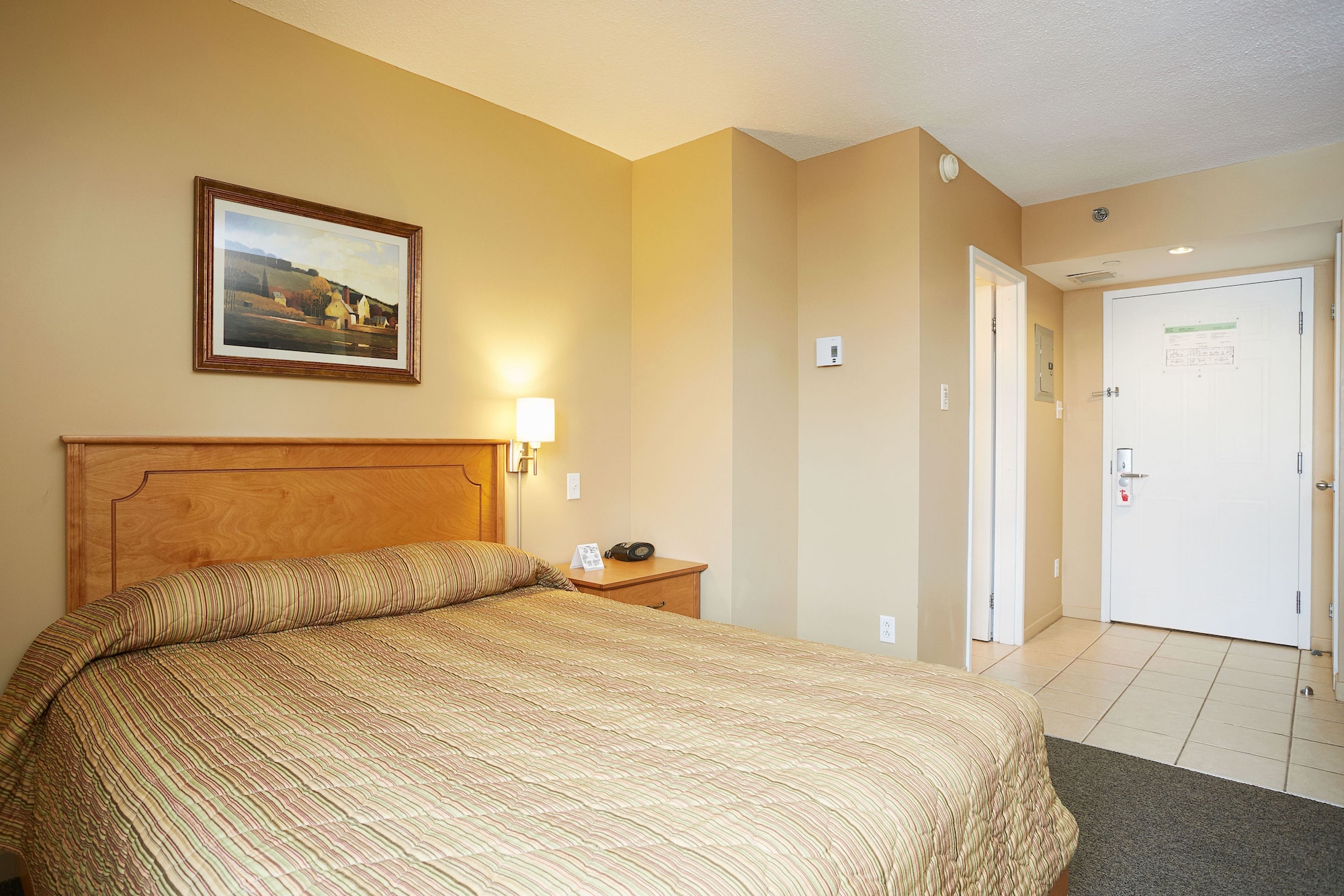 STANDARD, QUEEN BED