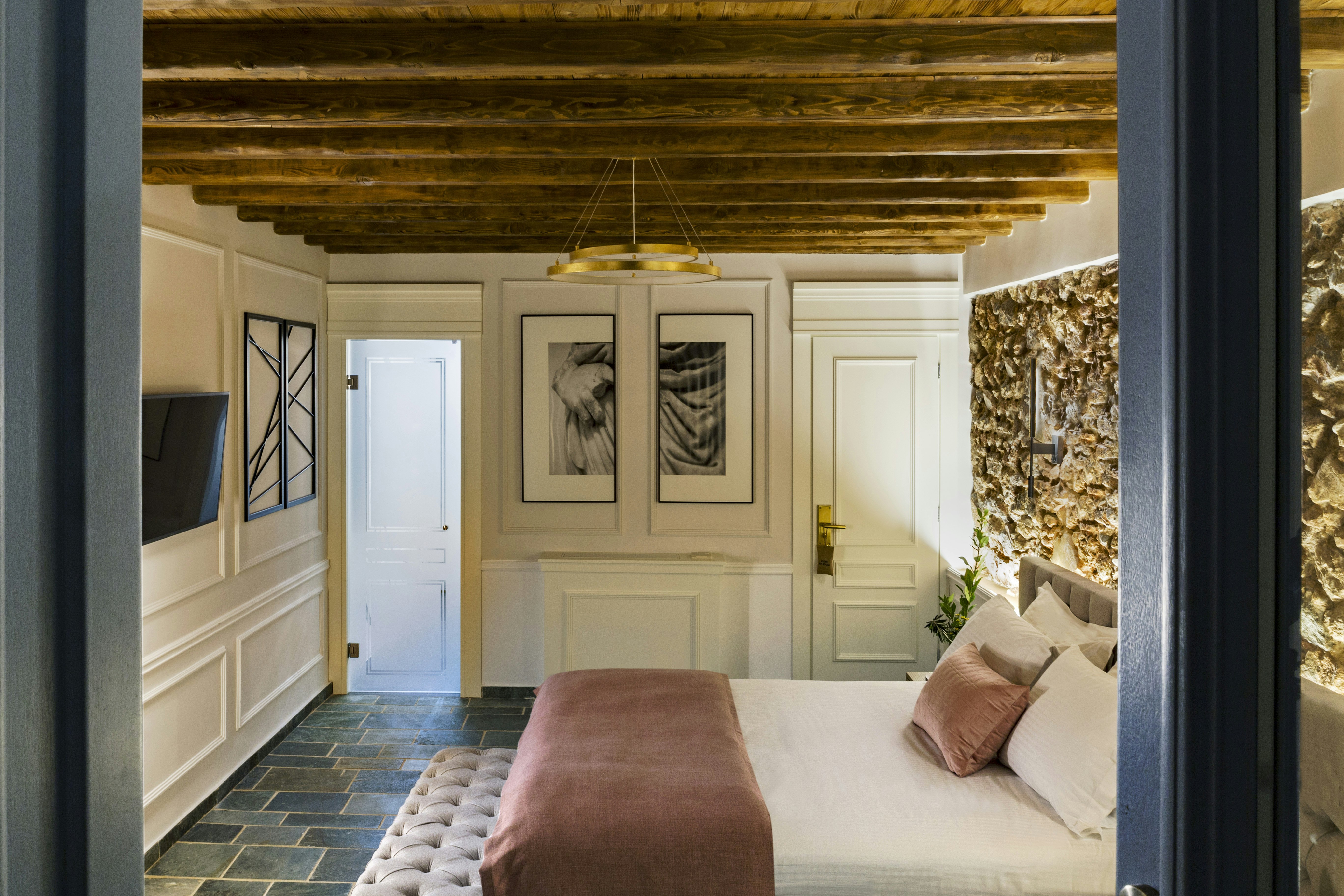 Courtyard, Suite