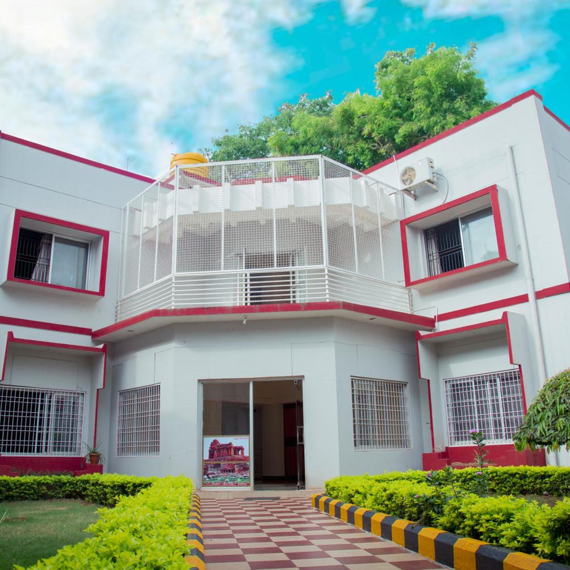 Kstdc Hotel Mayura Chalukya Badami 1/50