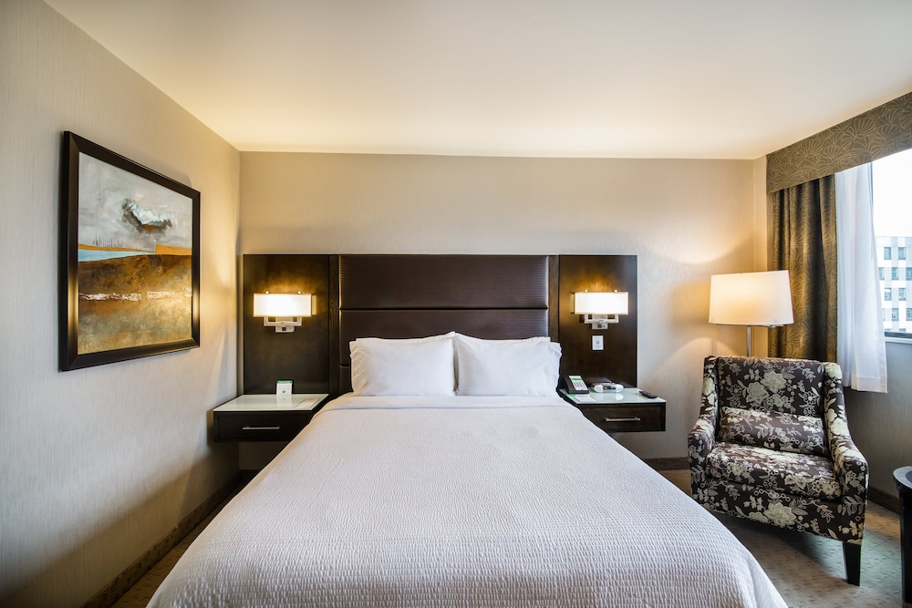 STANDARD, QUEEN BED, HIGH FLOOR