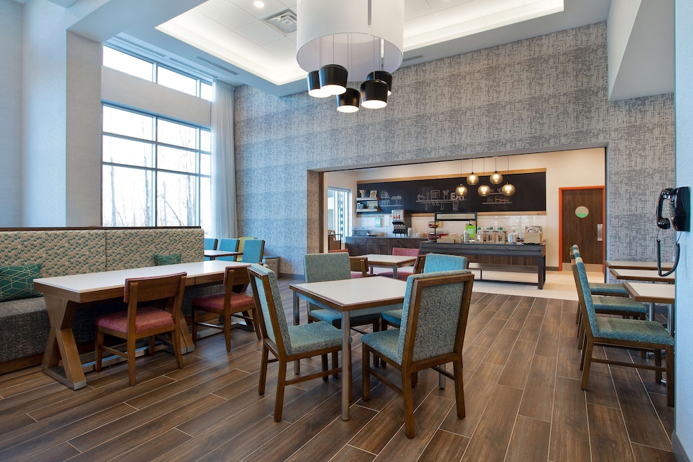 Hampton Inn Suites Ottawa West Ontario Canada 44/52