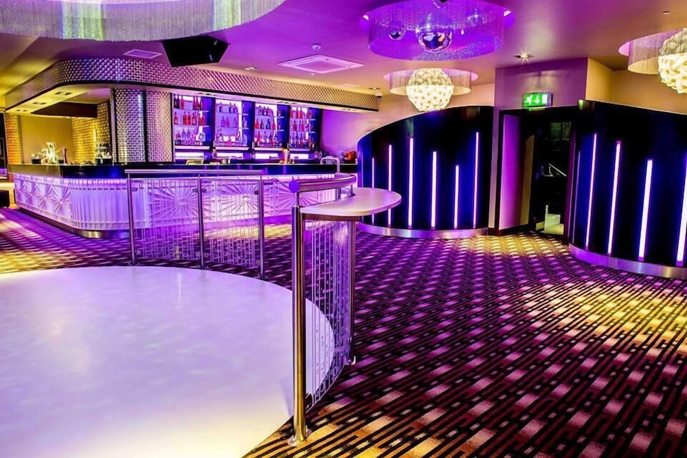 The Commercial Hotel 44/45