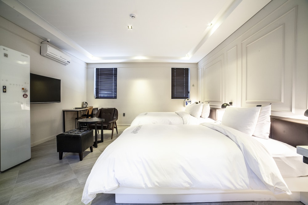 Stay 53 Hotel 10/50