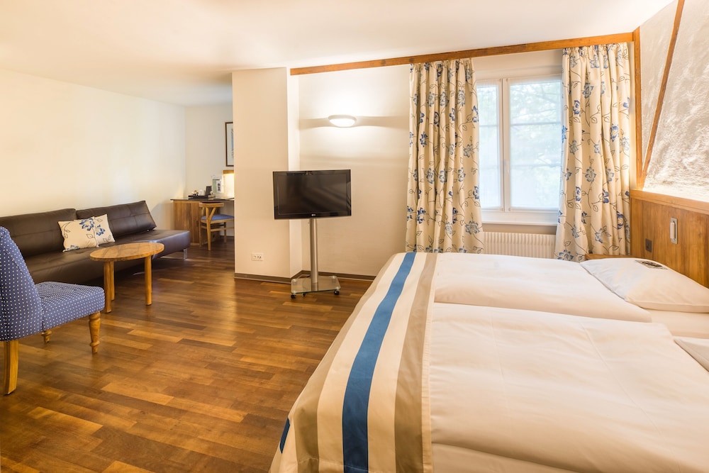 ROOM, TRIPLE