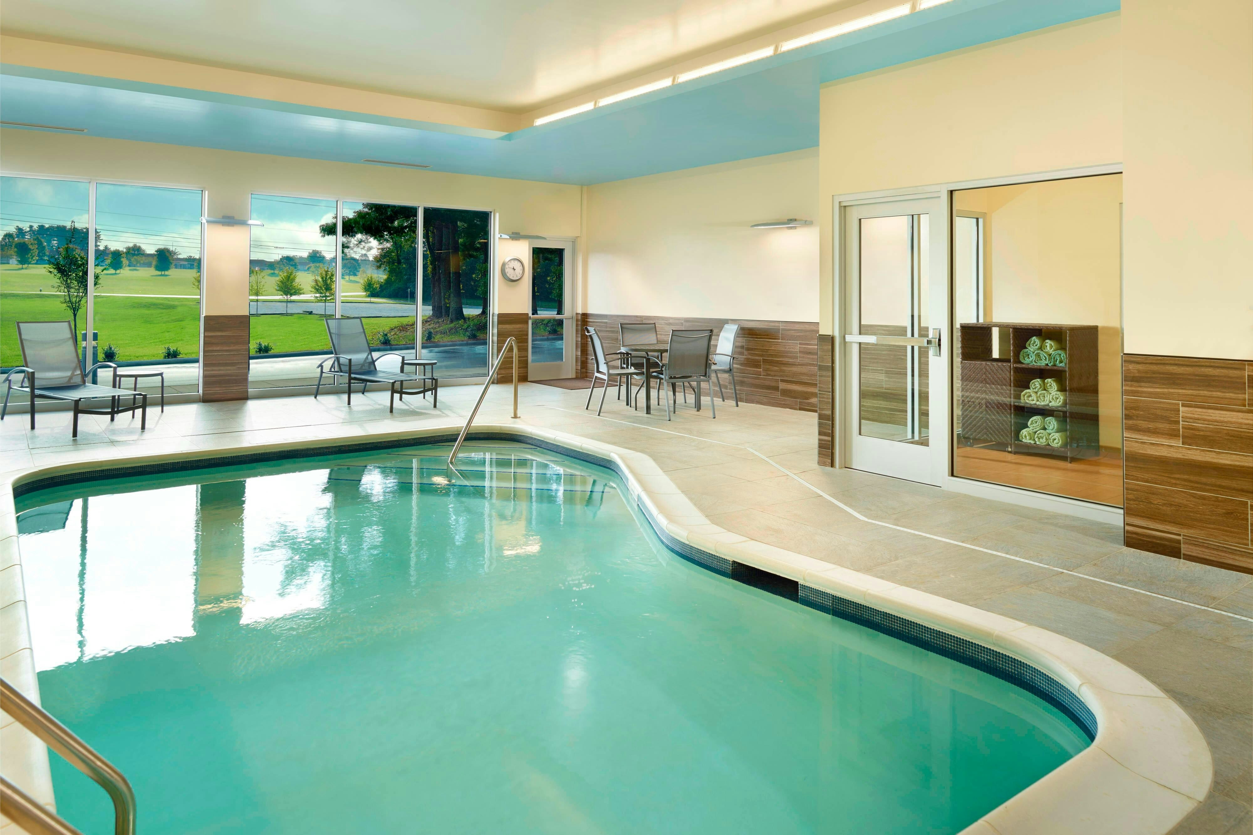 Fairfield Inn And Suites By Marriott Hendersonville Flat Rock 18/27