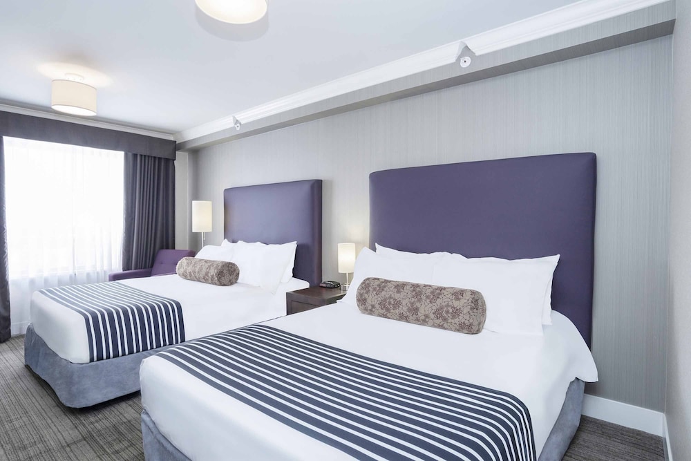 Sandman Hotel & Suites Calgary South 15/65