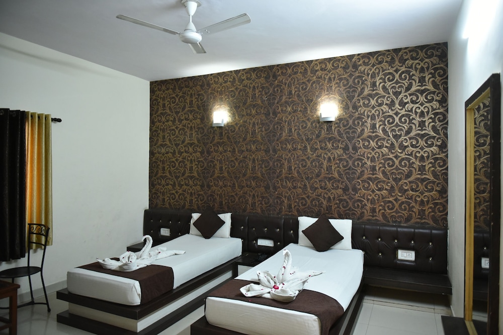 Hotel Vaishnavi 28/58