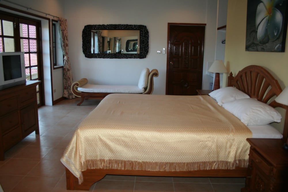 SUITE, HOT TUB