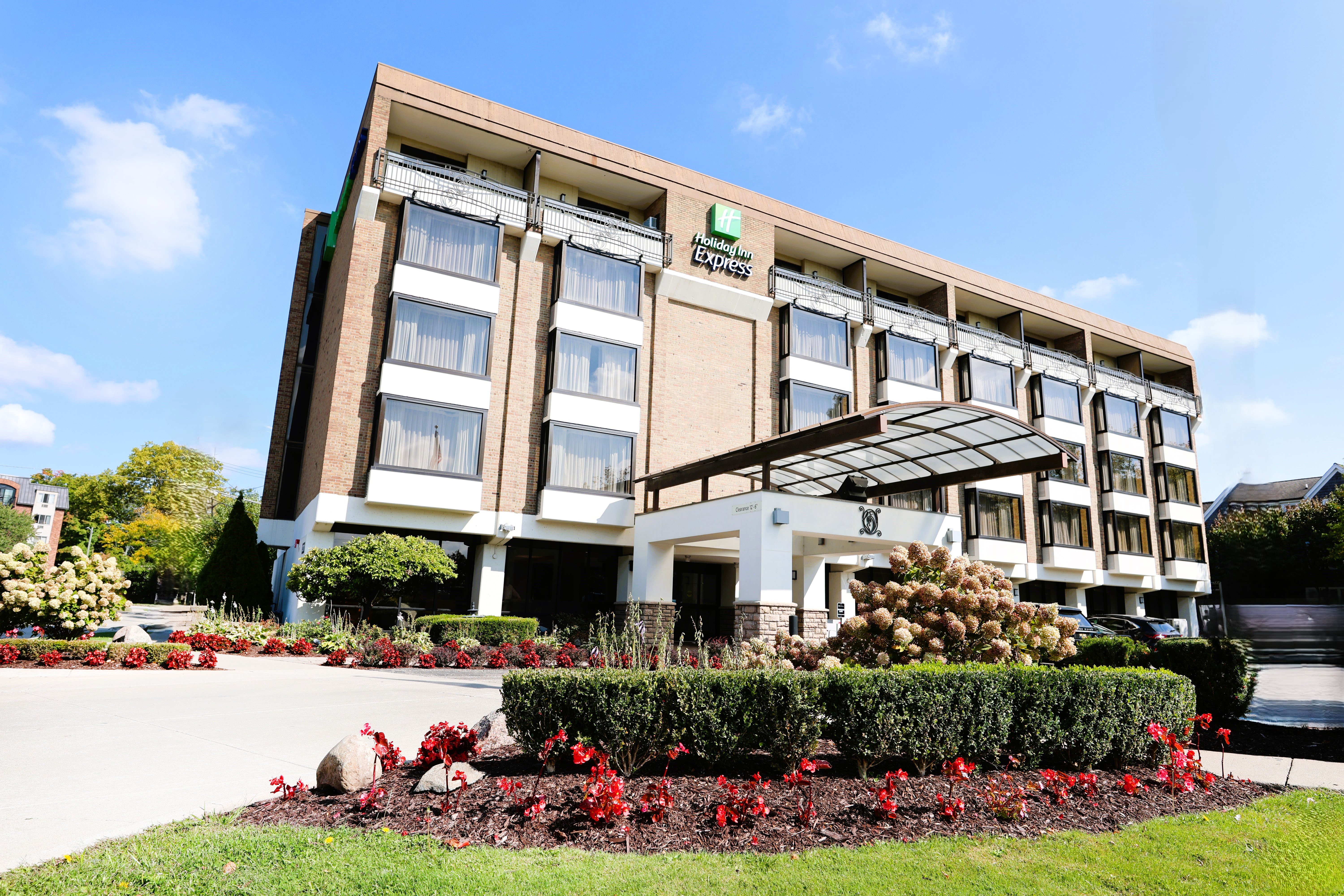 Holiday Inn Express Detroit-Birmingham 3/39