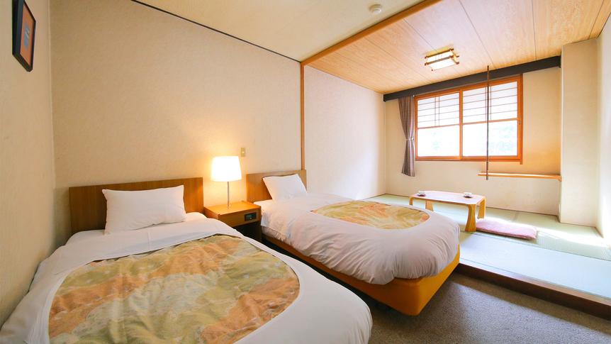 Semi Room, Western