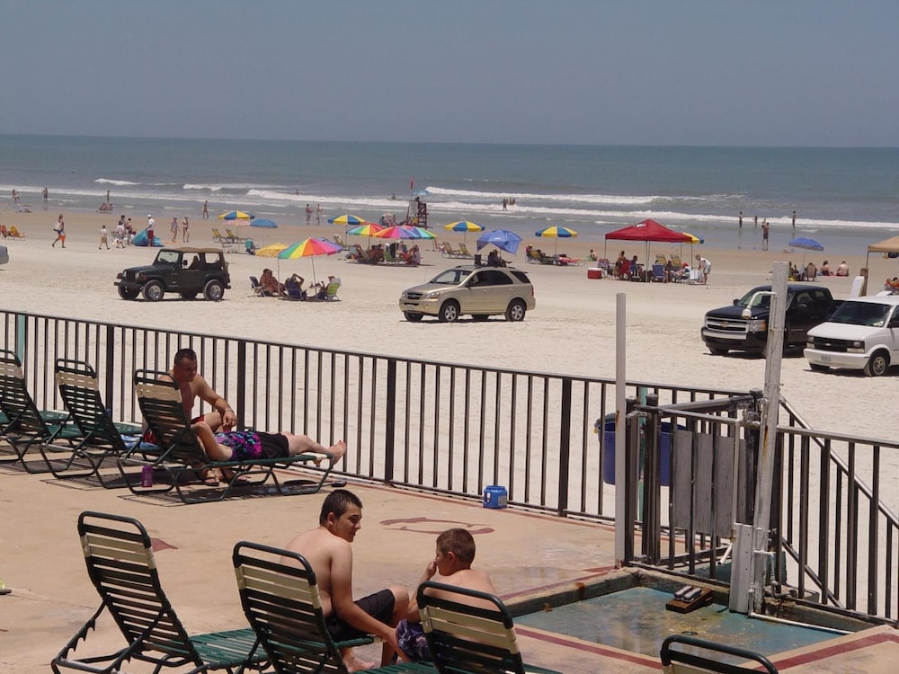 Grand Prix Motel on the Beach 33/48