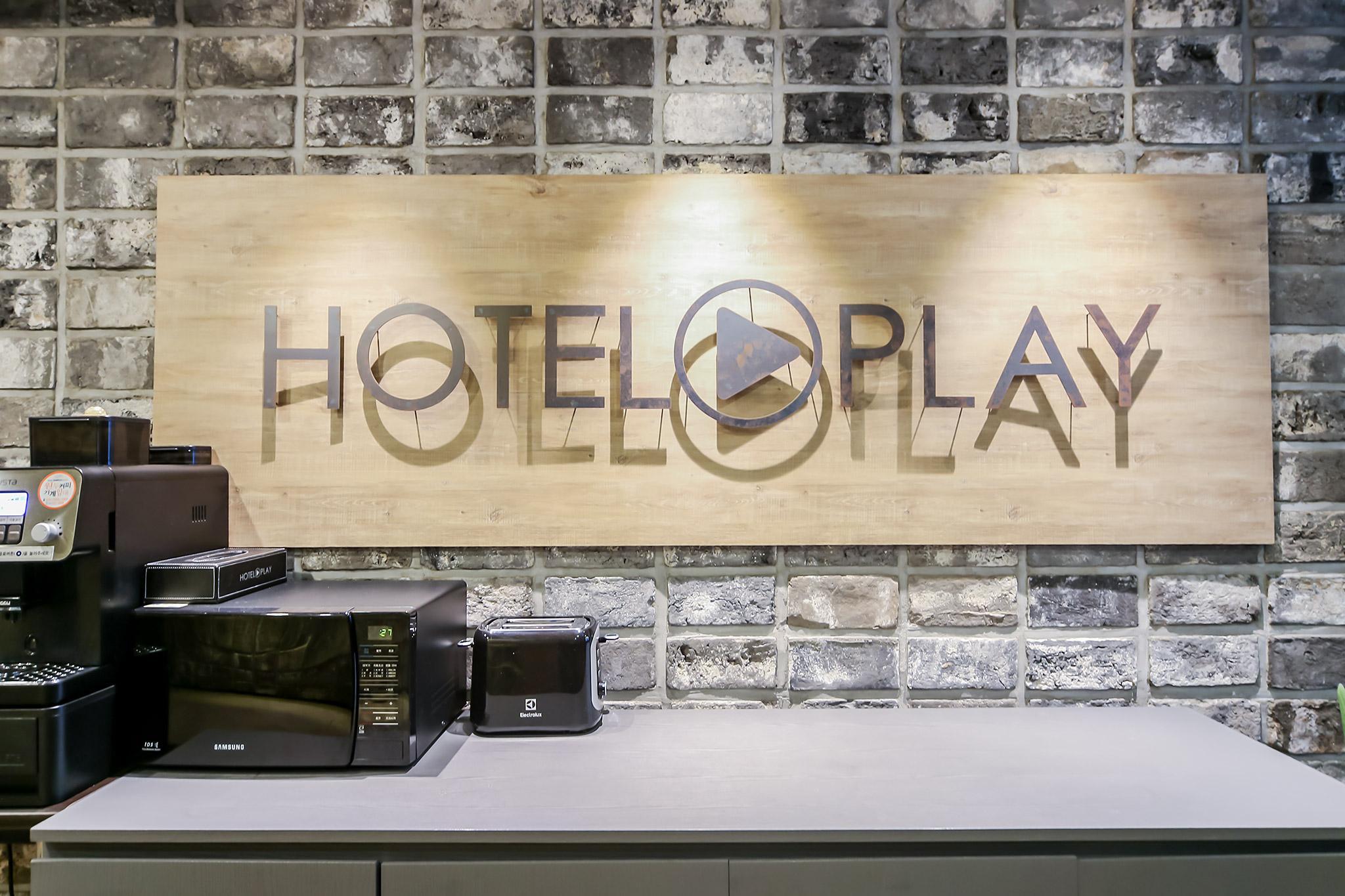 Play Hotel 14/76