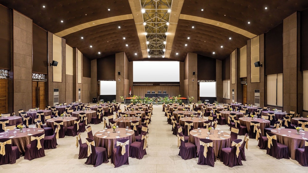 The Wujil Resort and Conventions Semarang 32/43