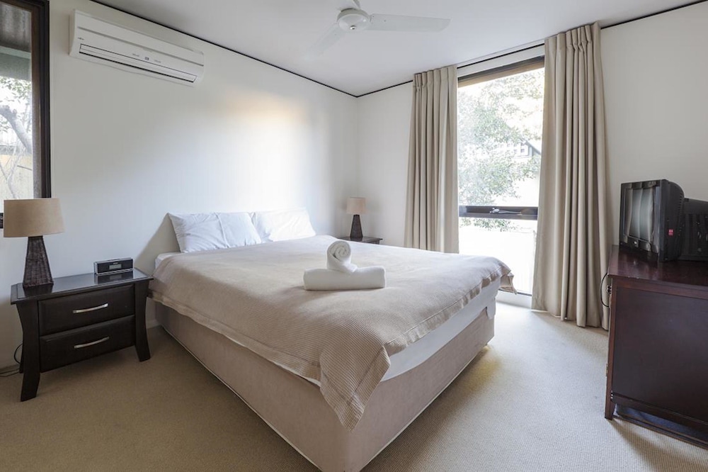 The Hastings Beach Houses 12/77