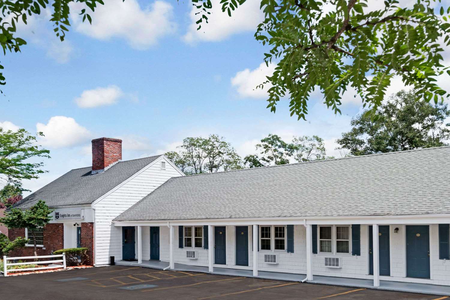 Knights Inn Danvers 1/4