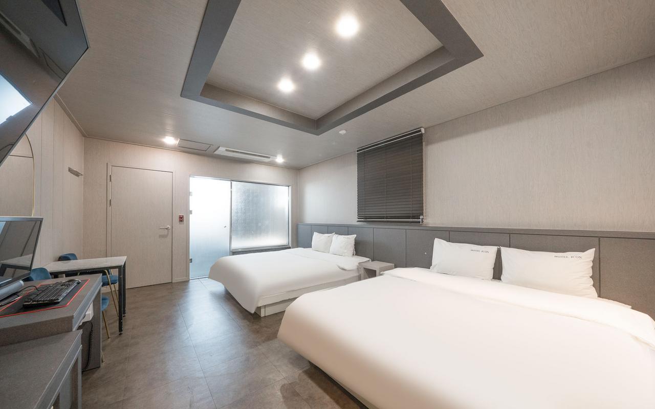 Vip, 1 King and 1 Single Beds