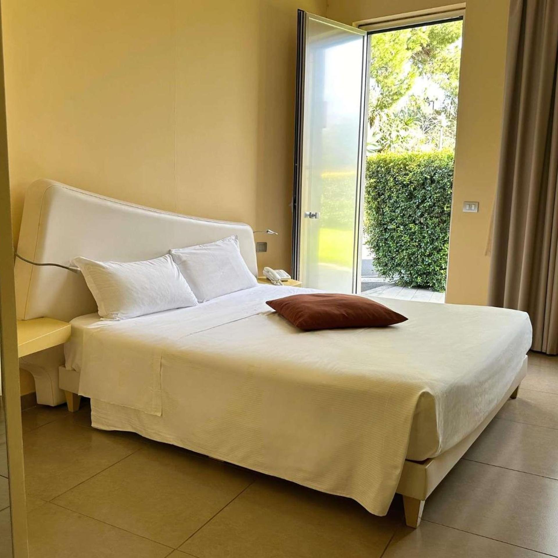 Superior, Economy, King Bed, Private Garden