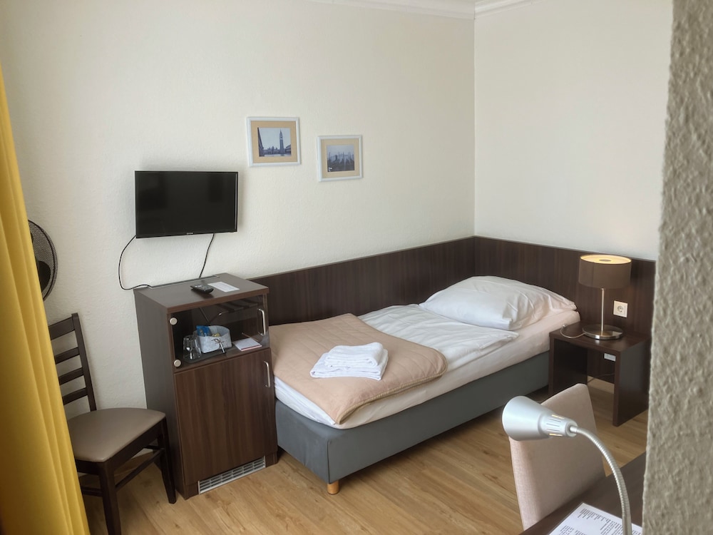 Hotel Mercedes 16/52