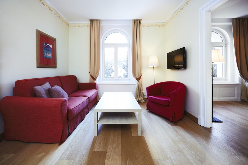 Maloja Palace 43/55