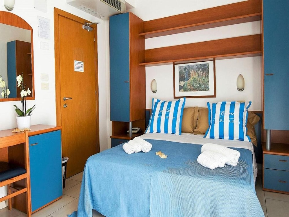 Hotel Taormina 10/25