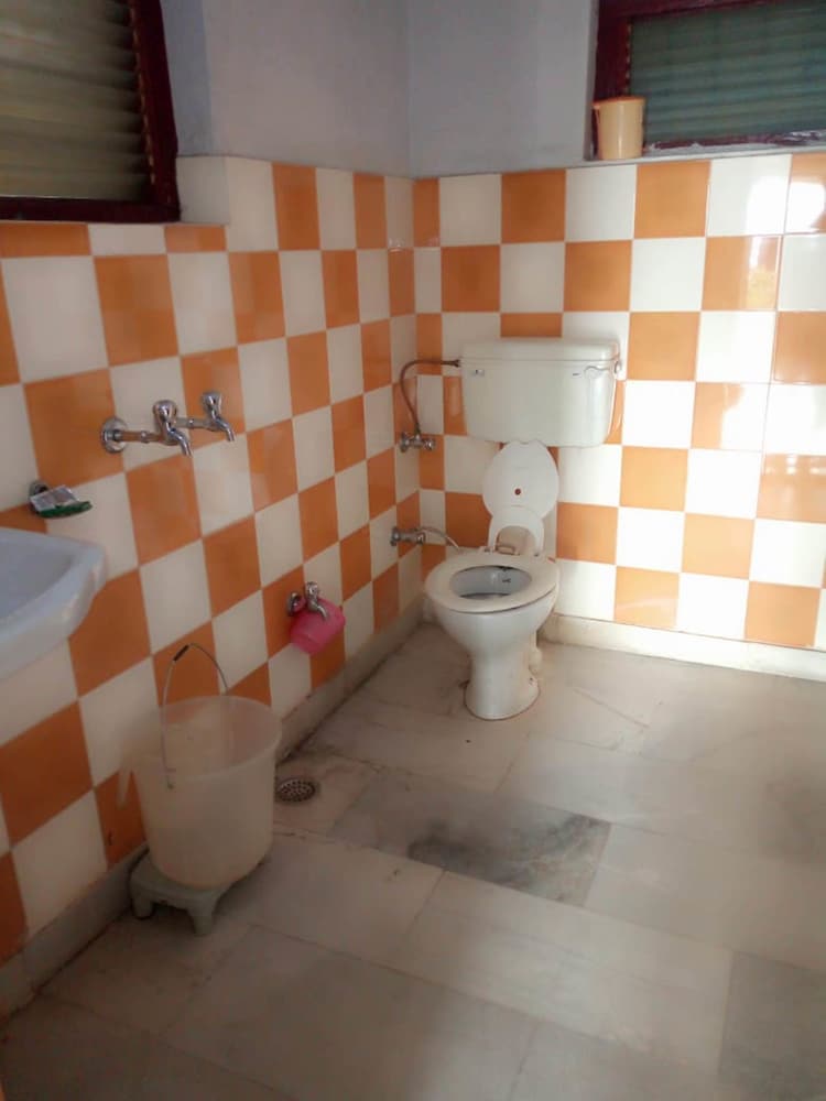 Hotel Kausani Retreat 46/48