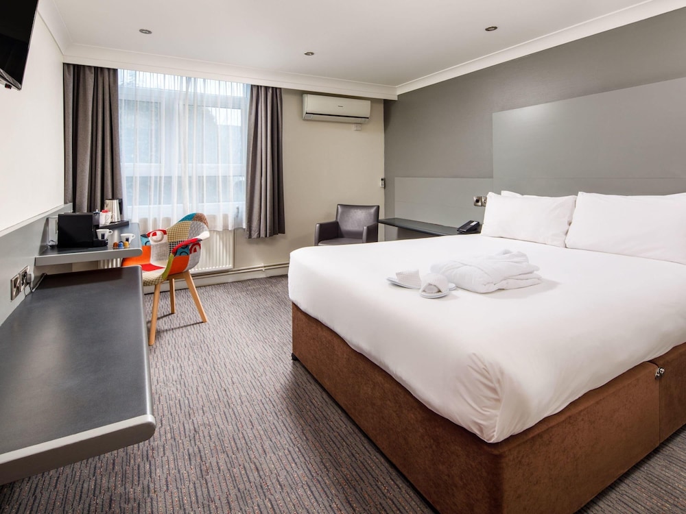 MERCURE CHESTER ABBOTS WELL HOTEL 11/50
