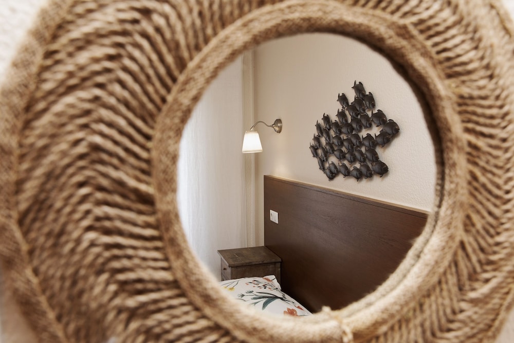 Coq Hotel 24/50