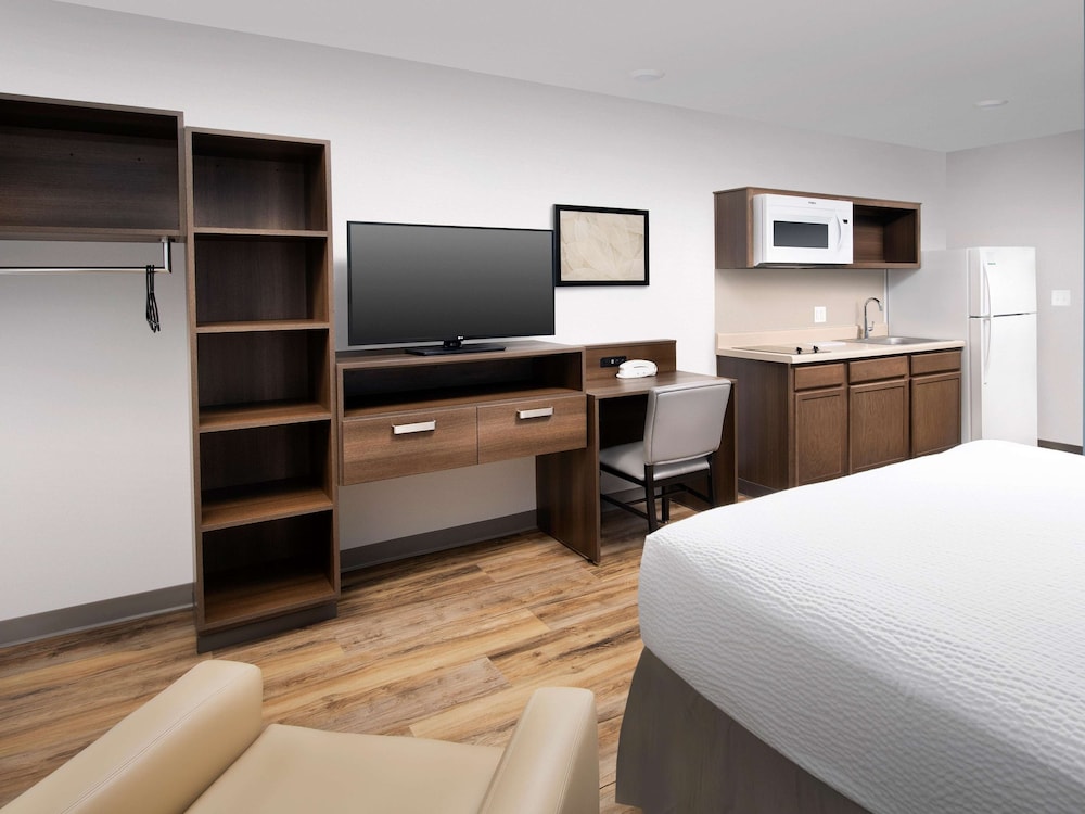 WoodSpring Suites Deerfield Beach 18/30