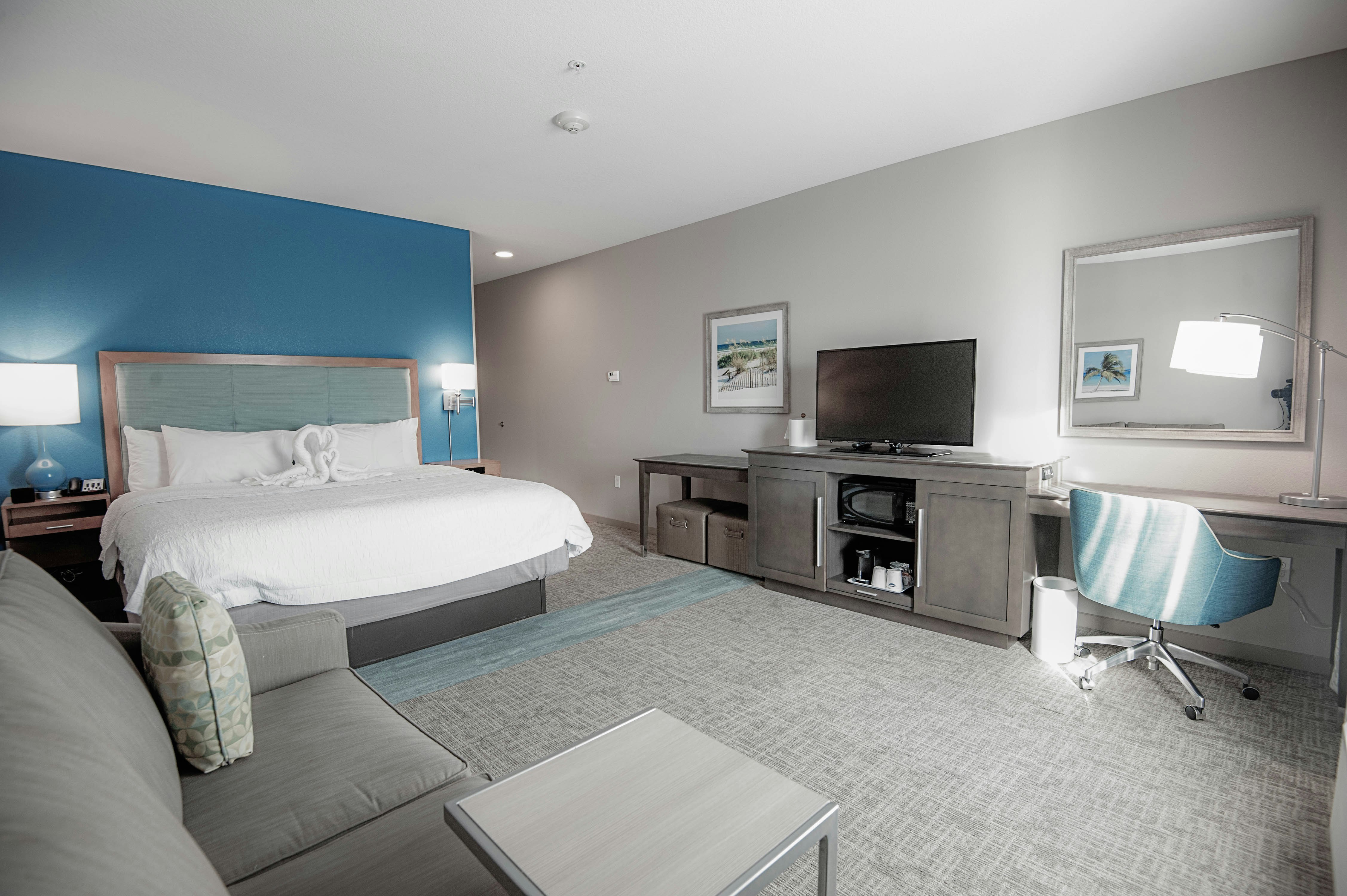 غرفة بسرير كينج مع أريكة لذوي الإعاقة، Hampton Inn and Suites Mary Esther Fort Walton Beach 2/3