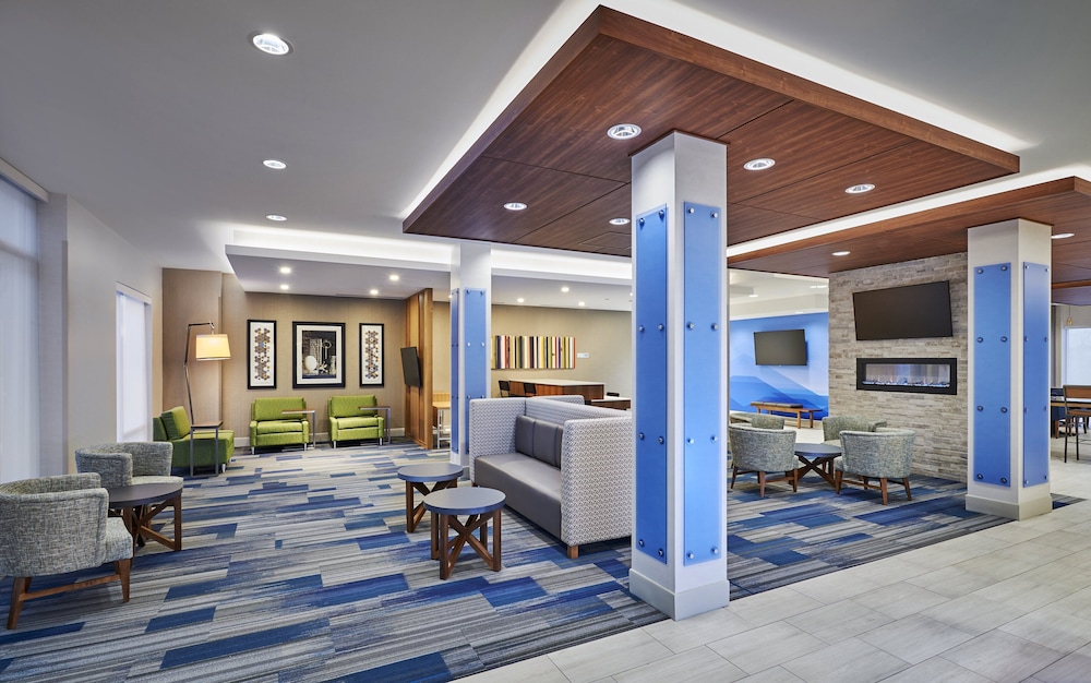 Holiday Inn Express & Suites Windsor East – Lakeshore, an IHG Hotel 6/70