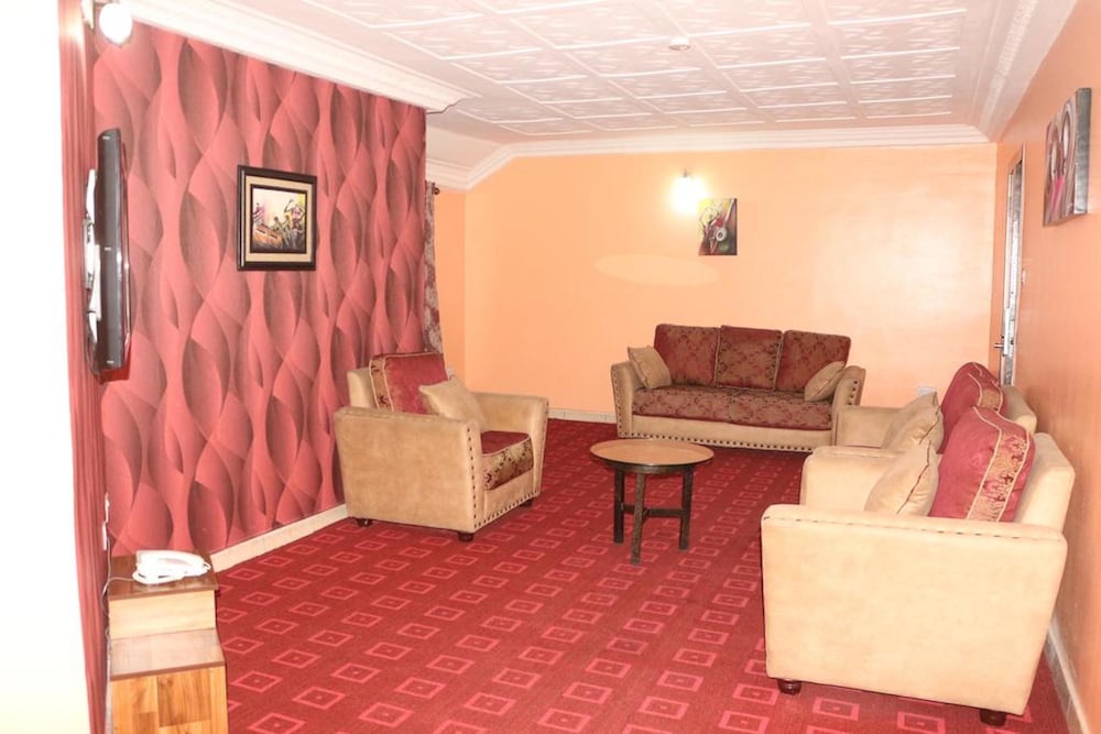 Royal Charlin Hotel And Suites 17/24