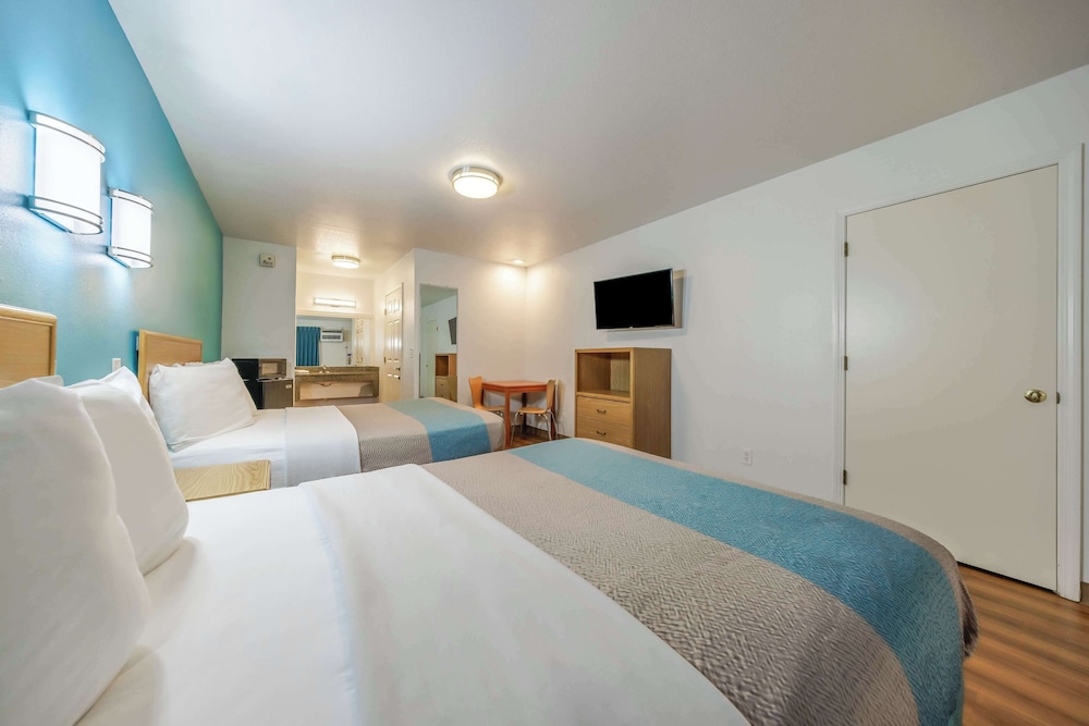 Motel6 Canby, OR 8/25
