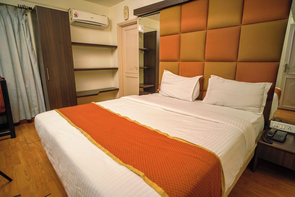 Hotel Crown Ahmedabad 20/43