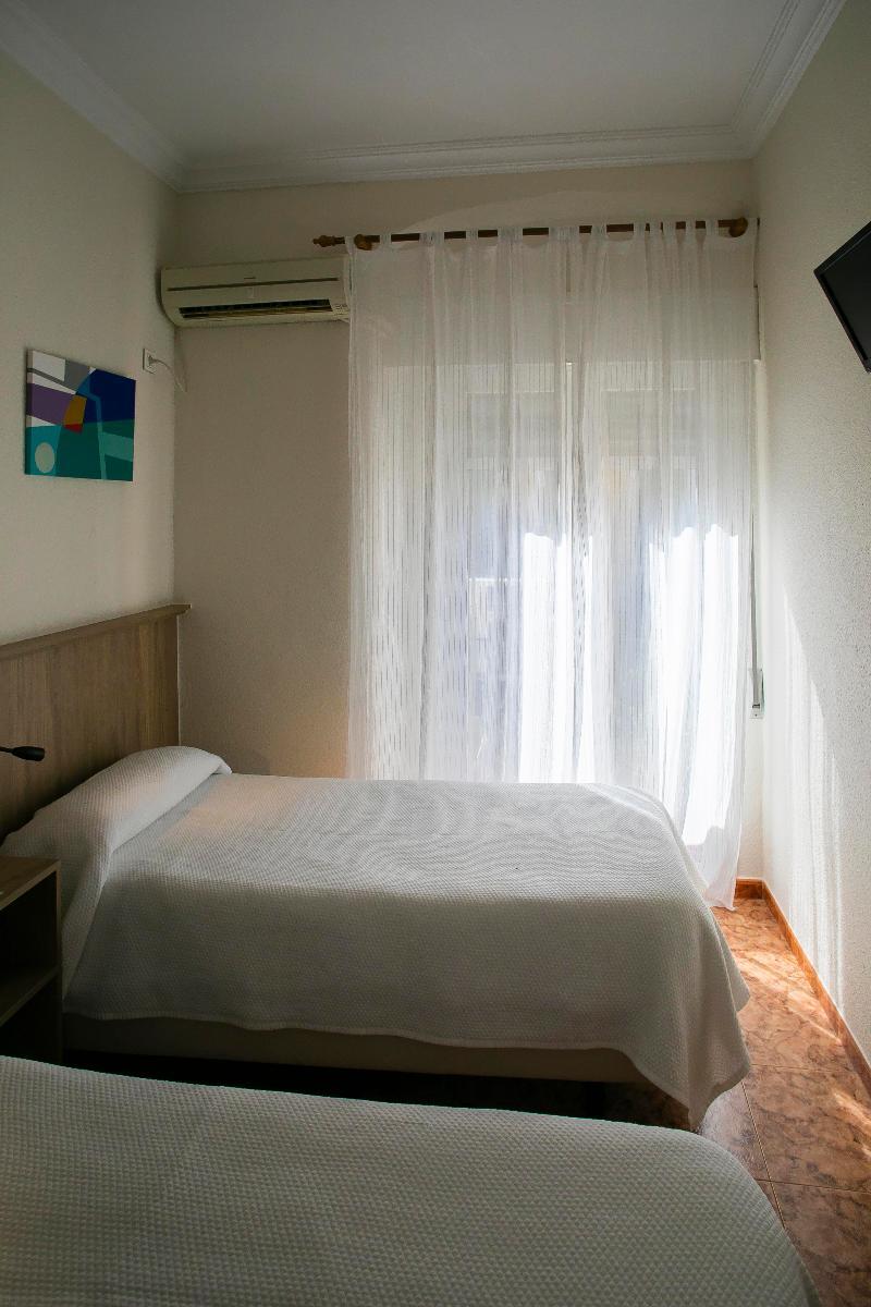 Room, Double Bed, No Bathroom