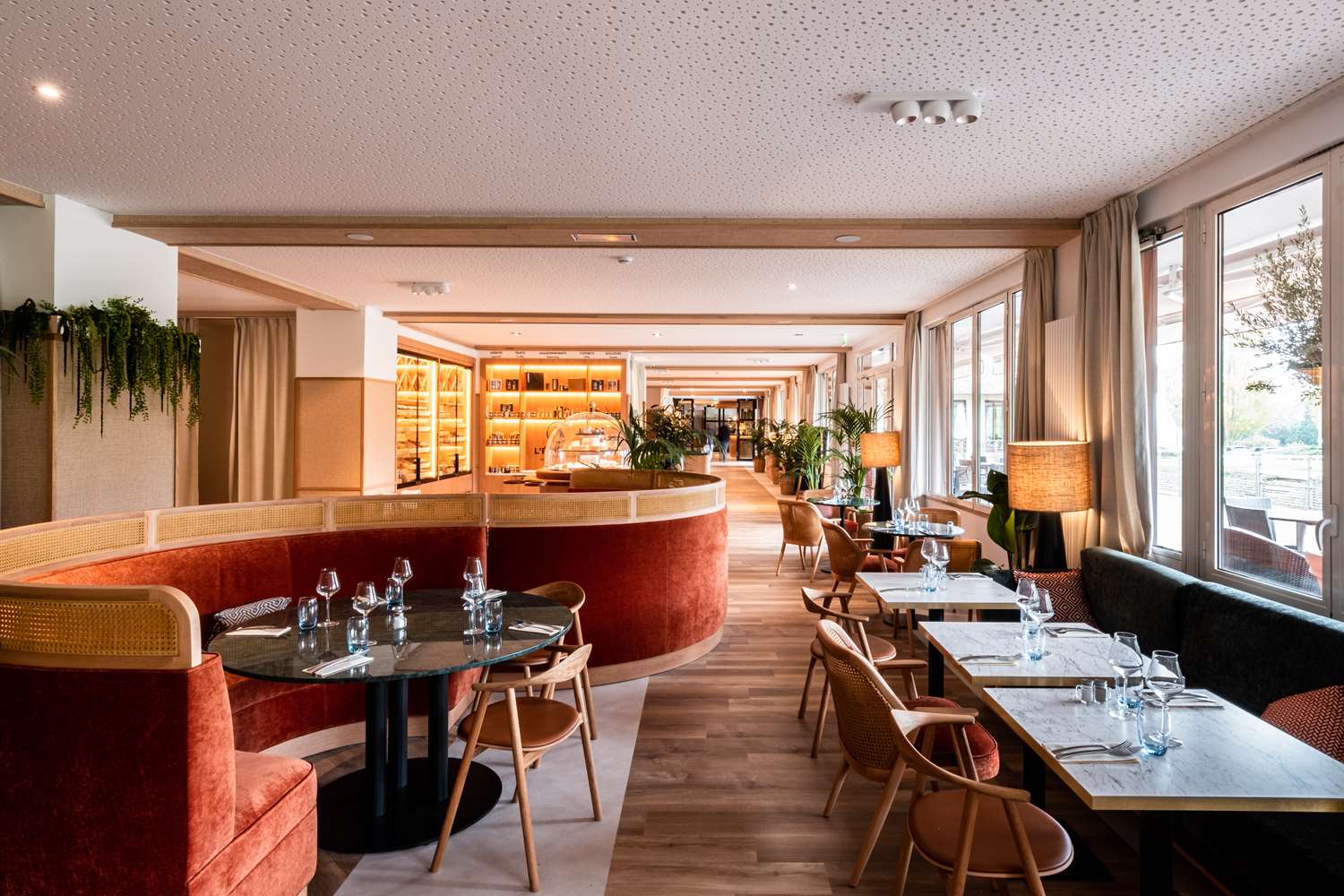 restaurant cafeteria