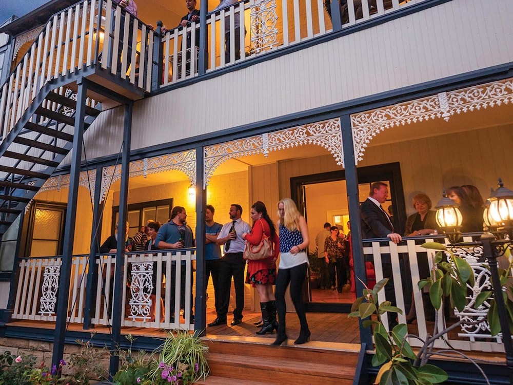 Montacute Boutique Bunkhouse 1/25