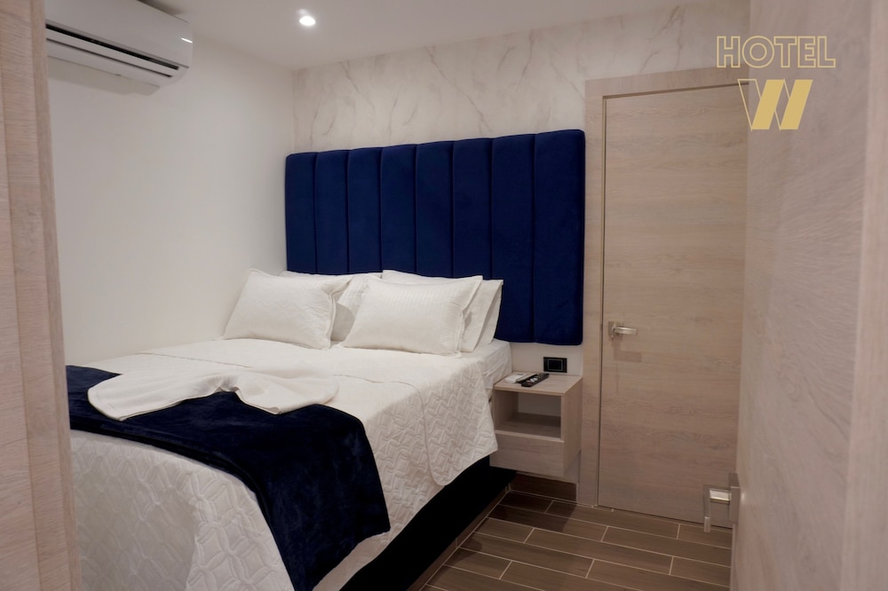 DELUXE, DOUBLE BED