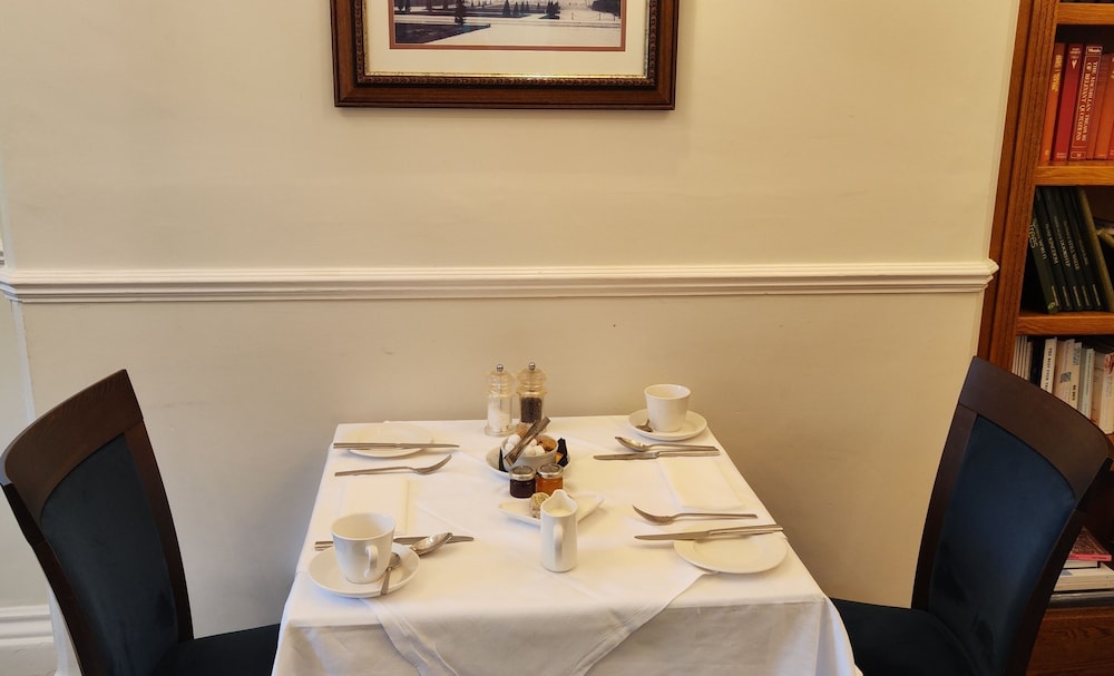 St. Elizabeth's House Hotel 22/32