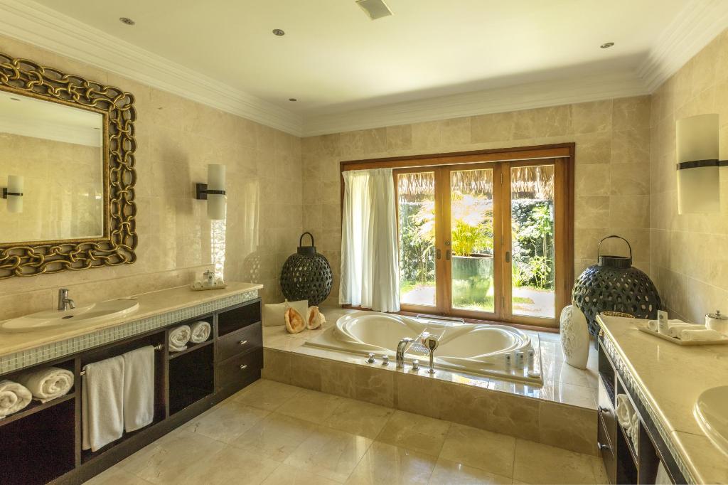 3 Bedrooms, Royal, Estate, Villa, 2 King Beds، The St Regis Bora Bora Resort 2/2