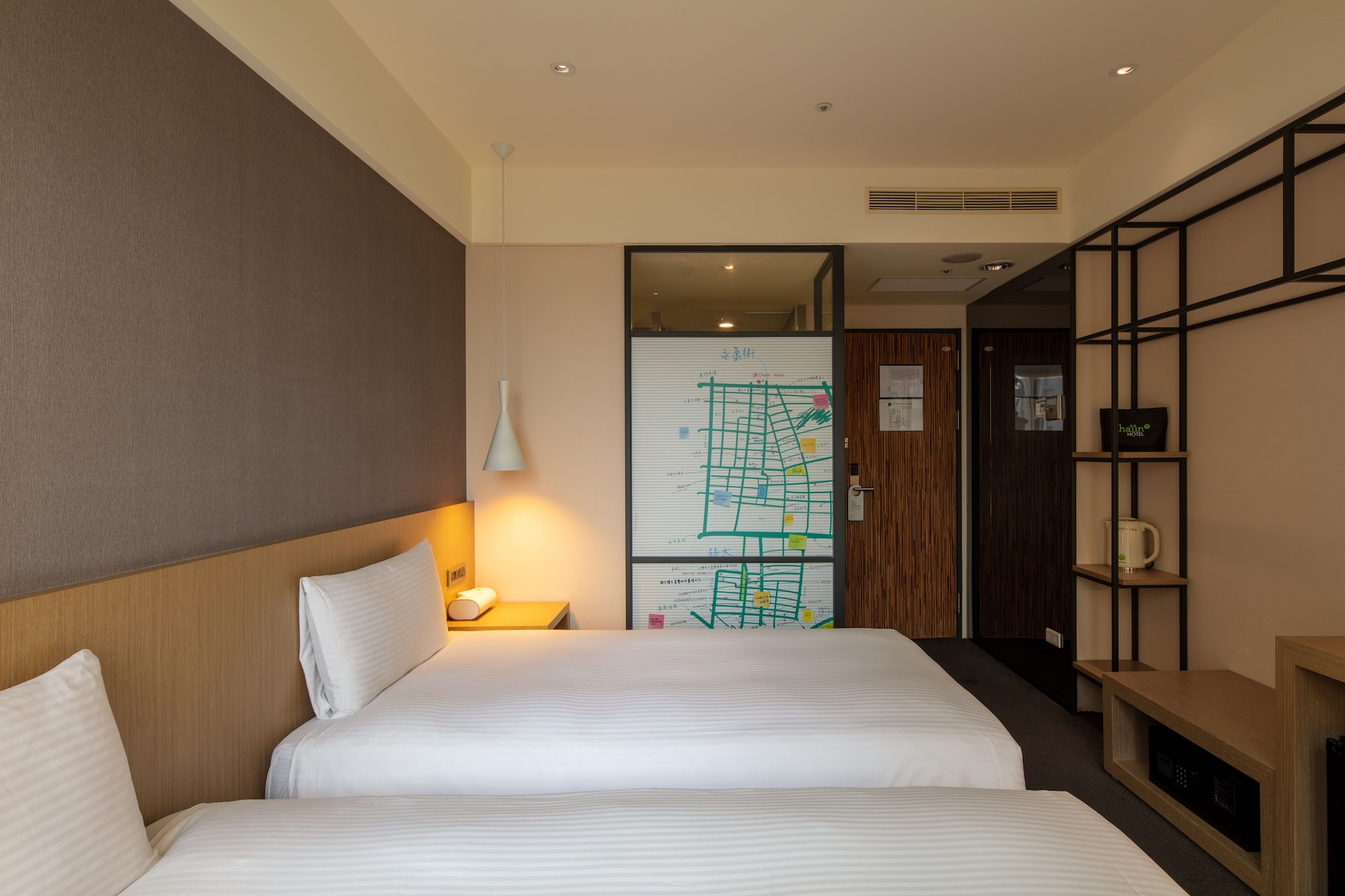 EXECUTIVE, TWIN BEDS