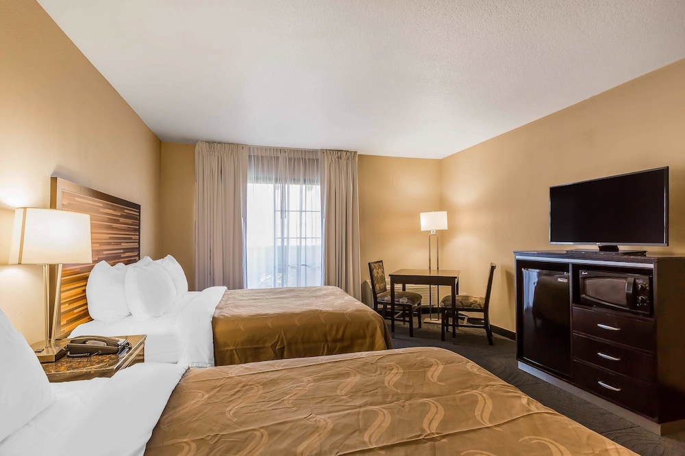 Quality Inn Fallbrook I 15 23/34
