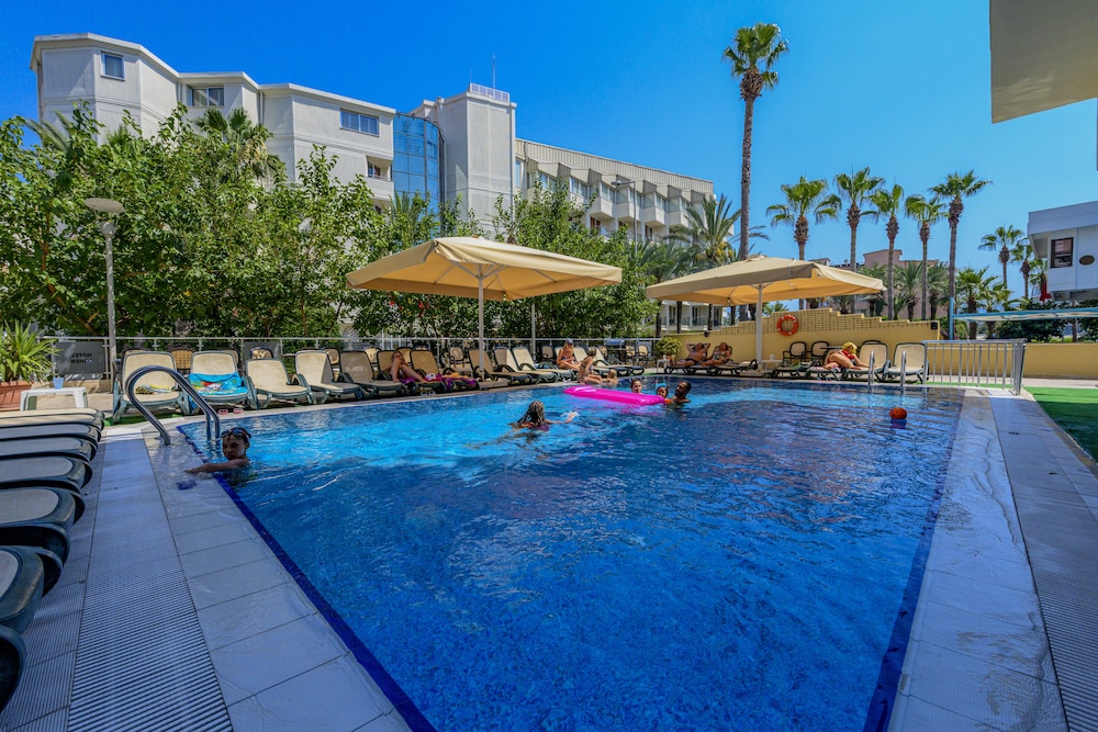 Karen Hotel 9/10