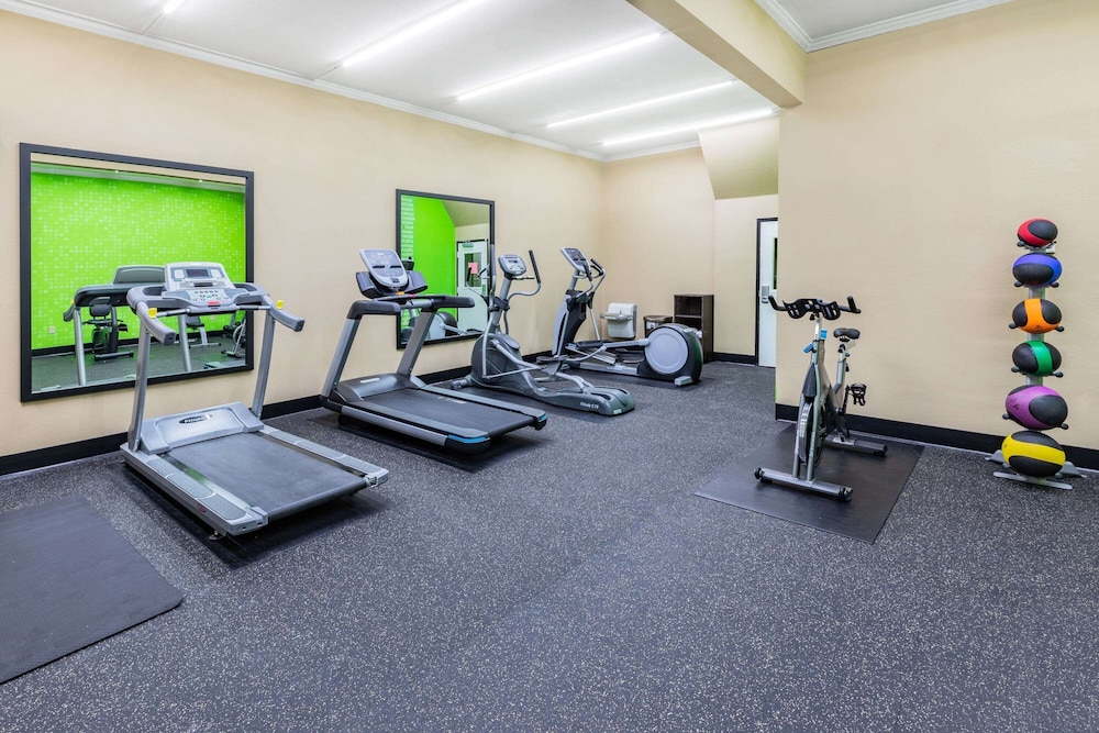 La Quinta Inn & Suites by Wyndham Garland Harbor Point 26/54